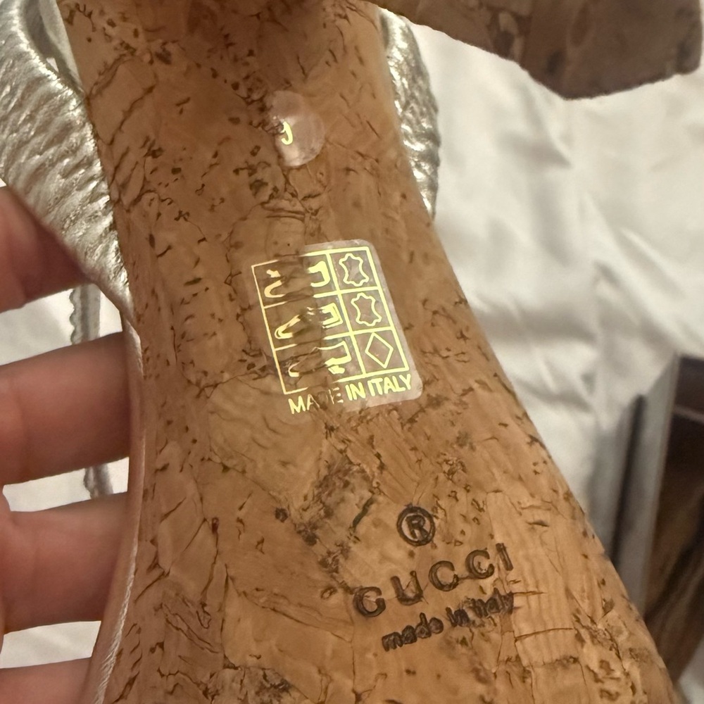 Gucci Brown Box with Gold Logo. They’re like new but cork got ruined in the box - Picture 13 of 16